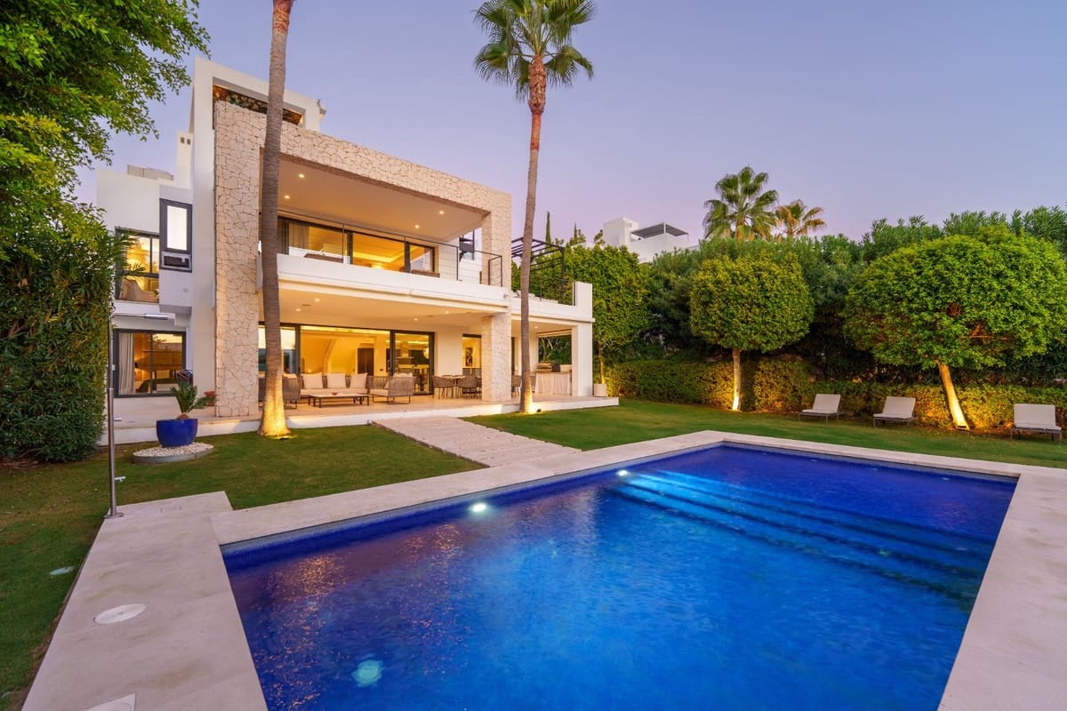 Chalet de 6 habitaciones en Nueva Andalucia en venta - 4.290.000 € (Ref: 9813612)