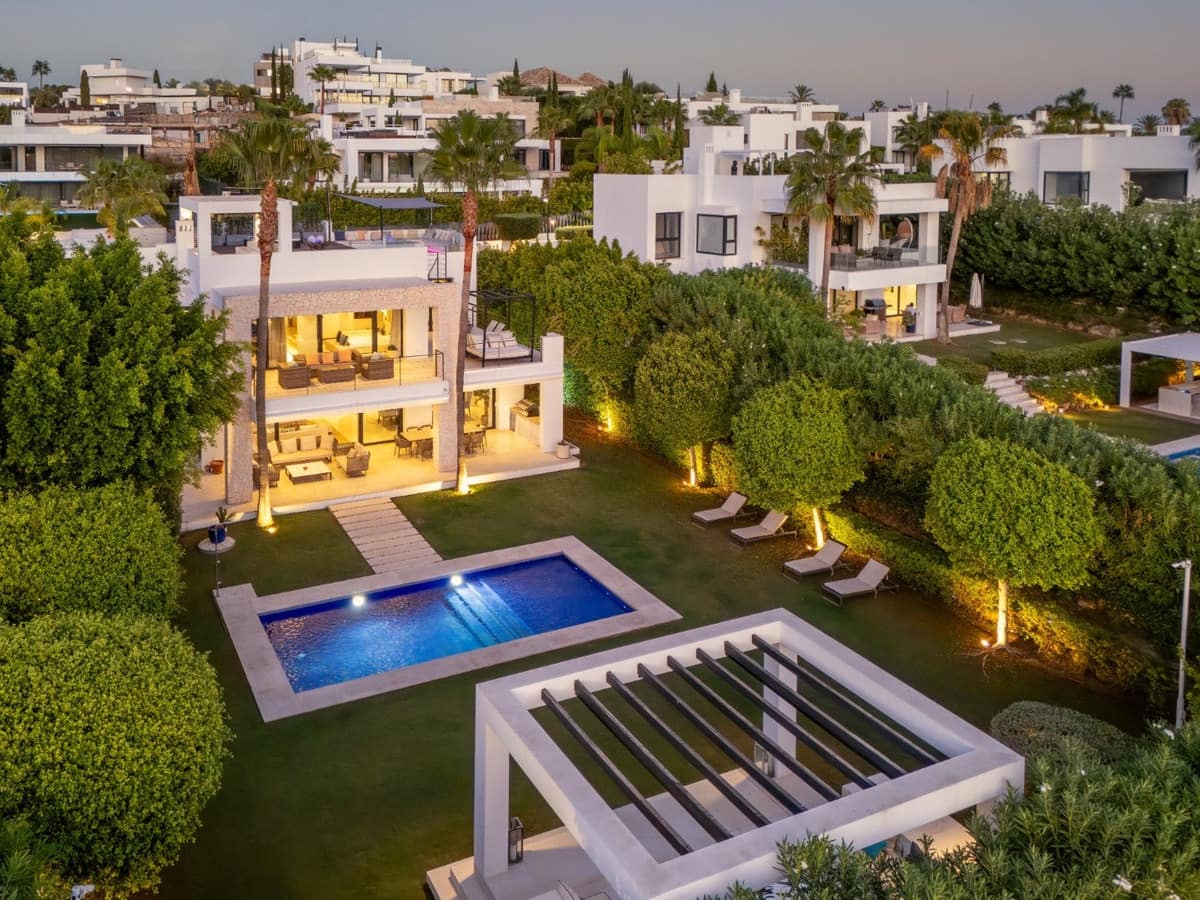 Chalet de 6 habitaciones en Nueva Andalucia en venta - 4.290.000 € (Ref: 9813612)