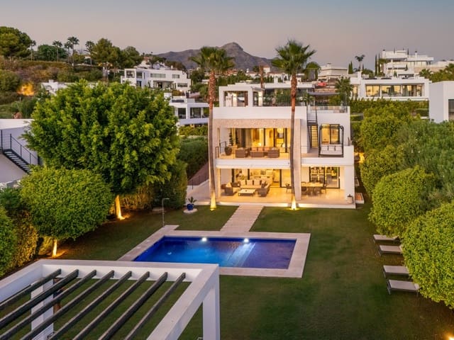 Chalet de 6 habitaciones en Puerto Banus, Marbella en venta - 4.290.000 € (Ref: 9813612)