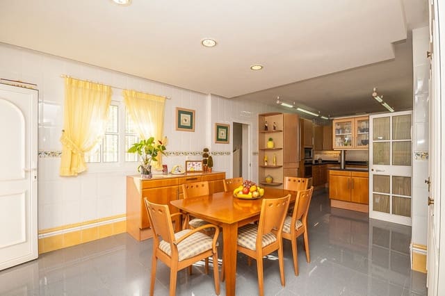 5 Zimmer Villa zu verkaufen in Calahonda, Mijas - 1.195.000 € (Ref: 9813617)