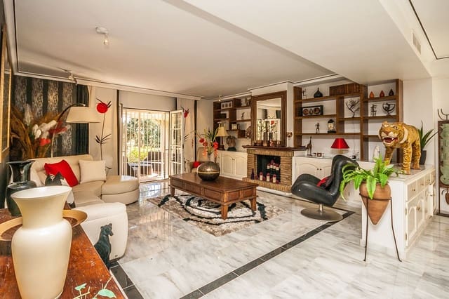 5 Zimmer Villa zu verkaufen in Calahonda, Mijas - 1.195.000 € (Ref: 9813617)