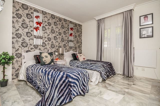 5 Zimmer Villa zu verkaufen in Calahonda, Mijas - 1.195.000 € (Ref: 9813617)