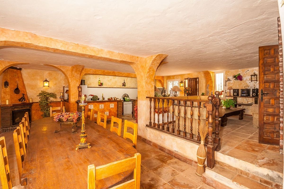 5 Zimmer Villa zu verkaufen in Calahonda - 1.195.000 € (Ref: 9813617)