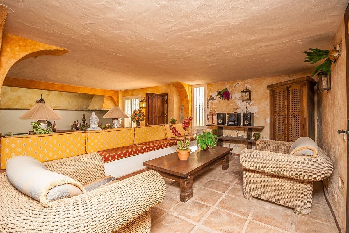 5 Zimmer Villa zu verkaufen in Calahonda - 1.195.000 € (Ref: 9813617)