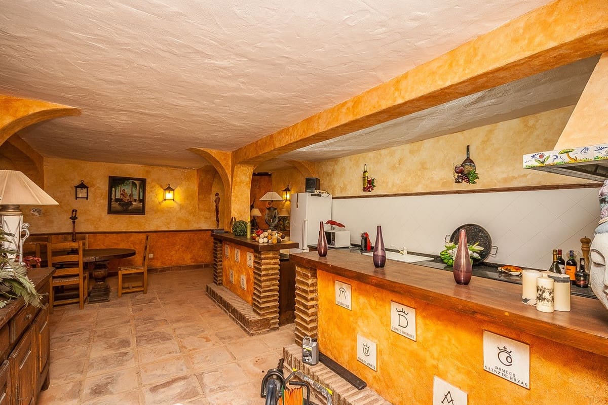 5 Zimmer Villa zu verkaufen in Calahonda - 1.195.000 € (Ref: 9813617)