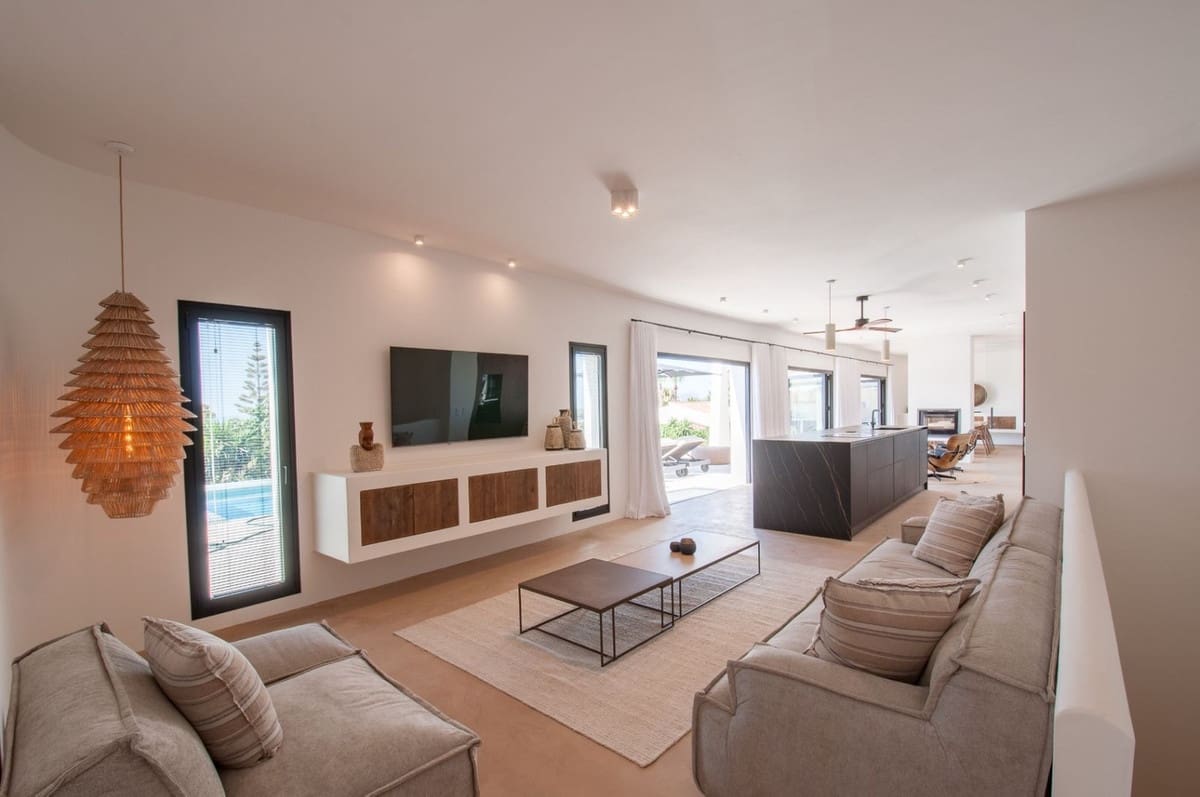 4 bedroom Villa for sale in Benissa - € 2,975,000 (Ref: 9816715)