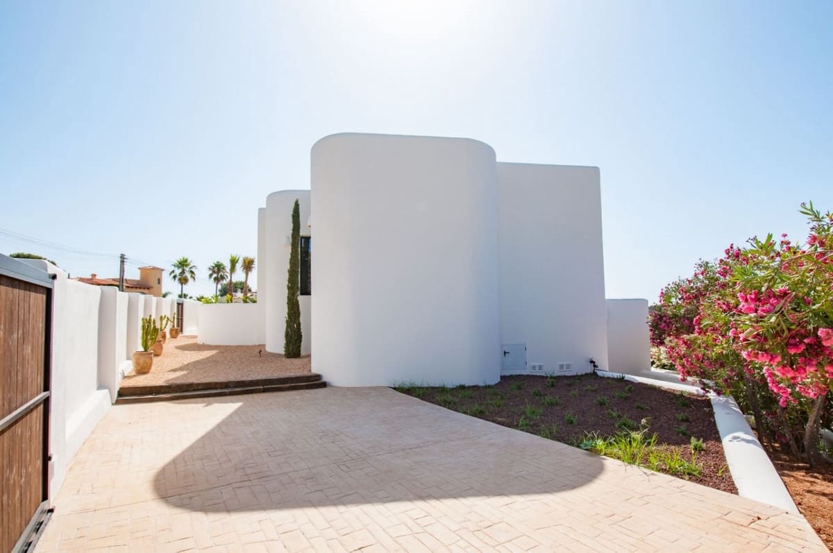 4 bedroom Villa for sale in Benissa - € 2,975,000 (Ref: 9816715)