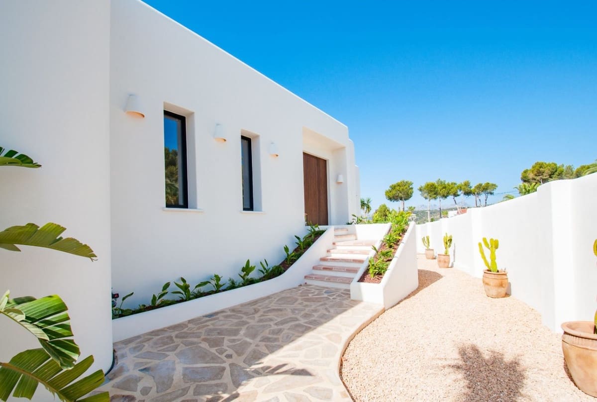 4 bedroom Villa for sale in Benissa - € 2,975,000 (Ref: 9816715)
