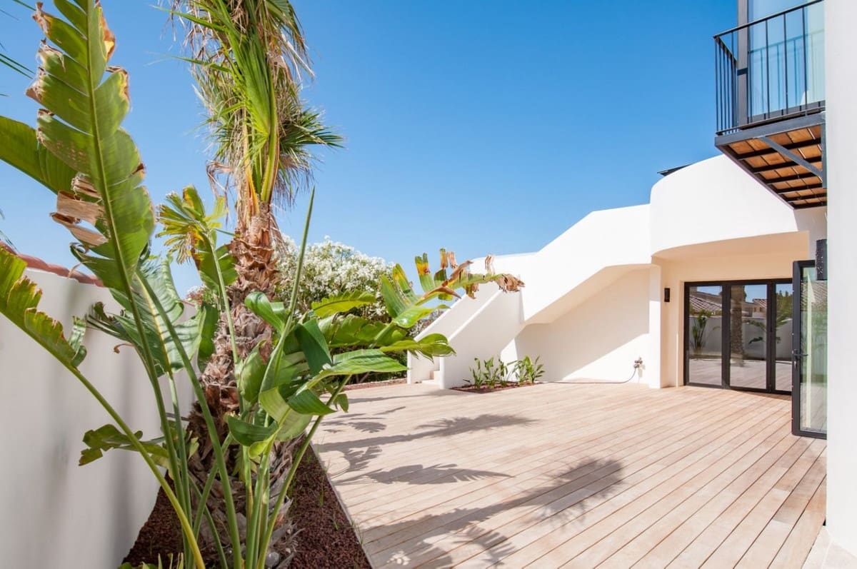 4 bedroom Villa for sale in Benissa - € 2,975,000 (Ref: 9816715)