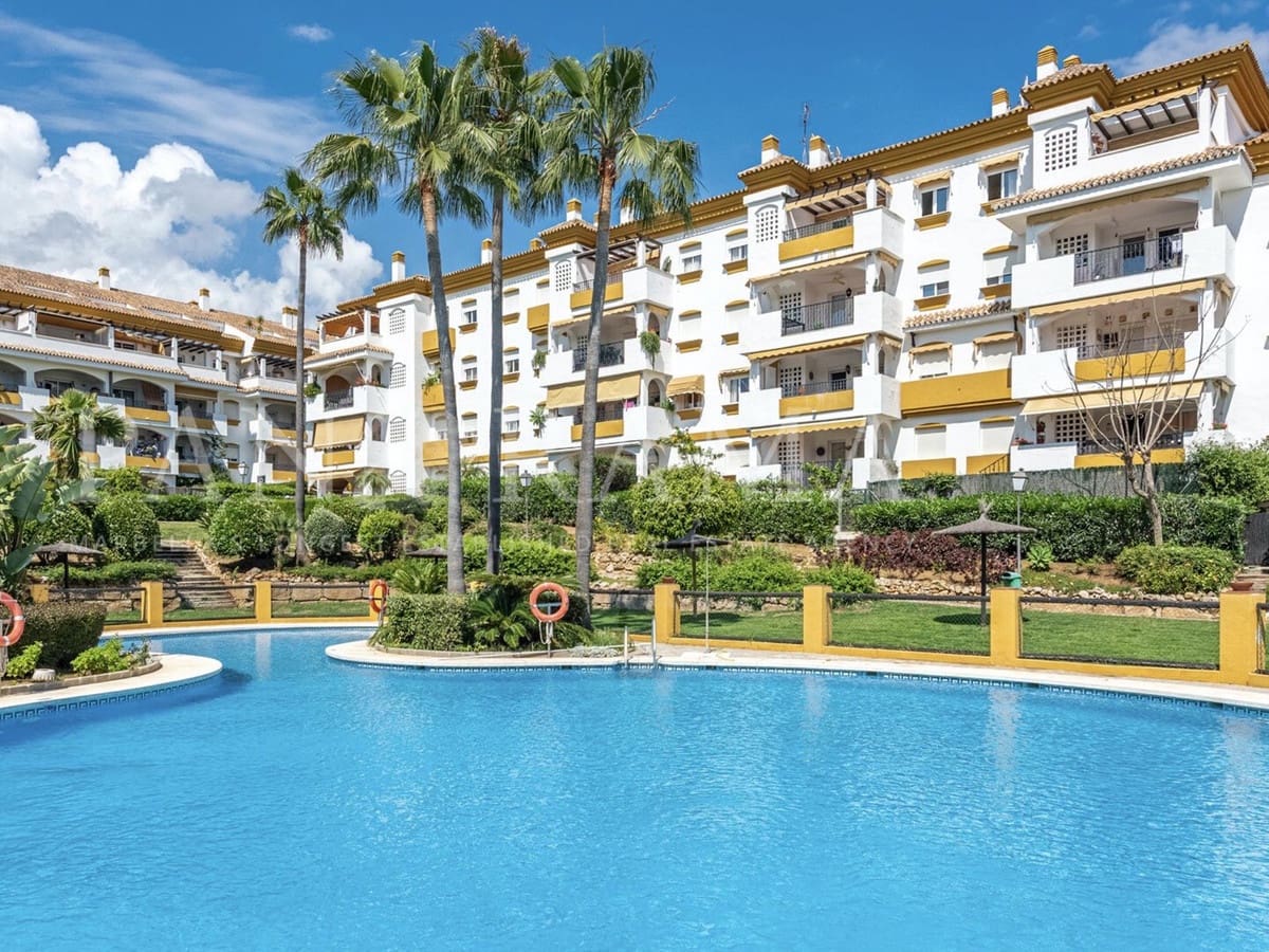 2 bedroom Apartment for sale in Marbella with garage - € 435,000 (Ref: 9816716)