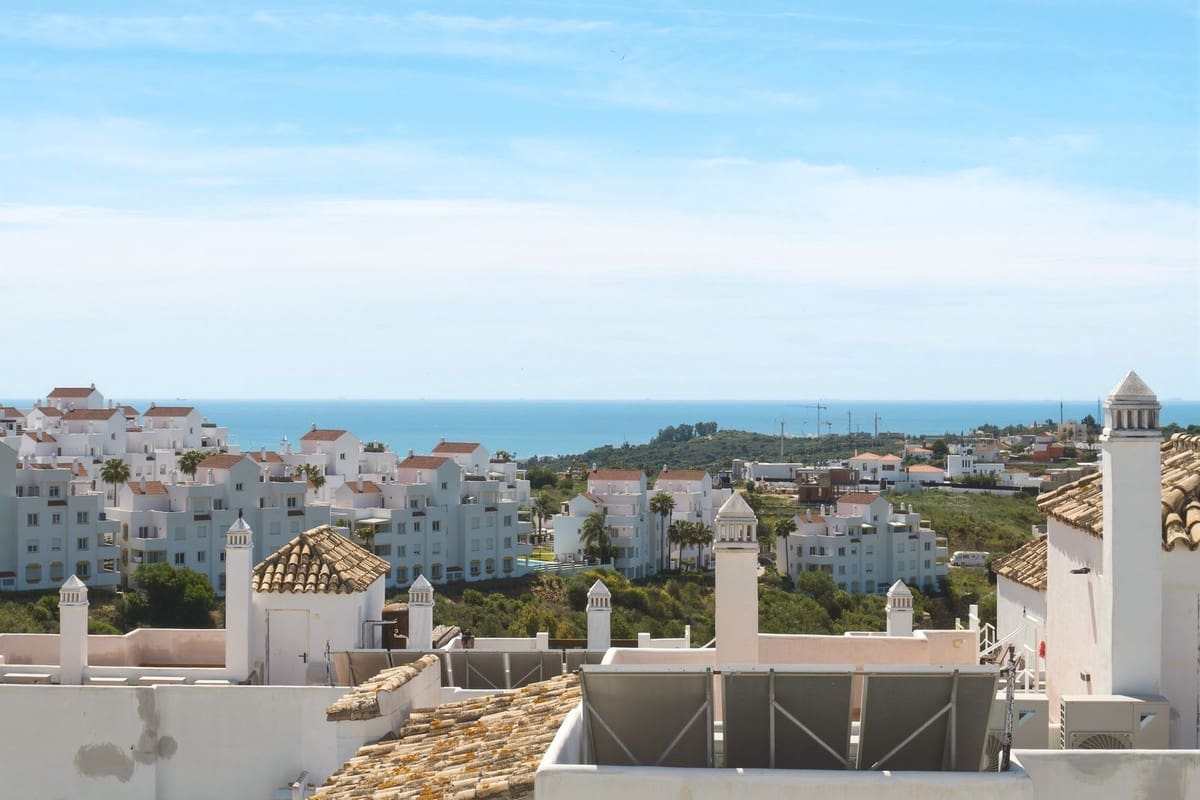 2 chambre Penthouse à vendre à Estepona avec garage - 275 000 € (Ref: 9824312)