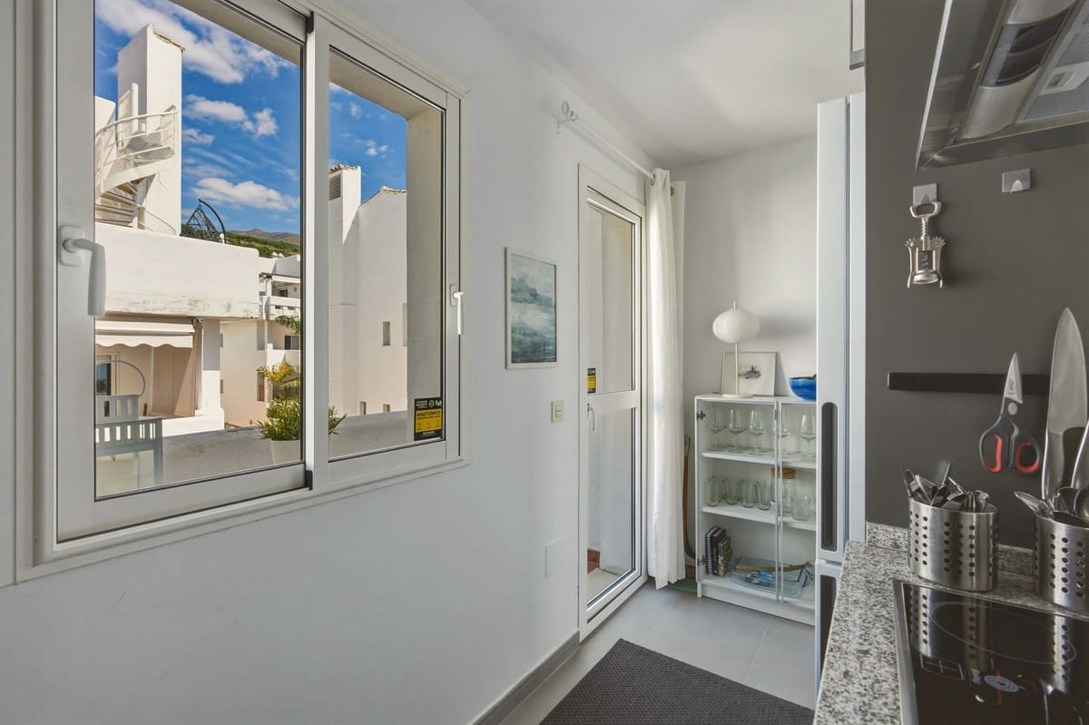 2 chambre Penthouse à vendre à Estepona avec garage - 275 000 € (Ref: 9824312)