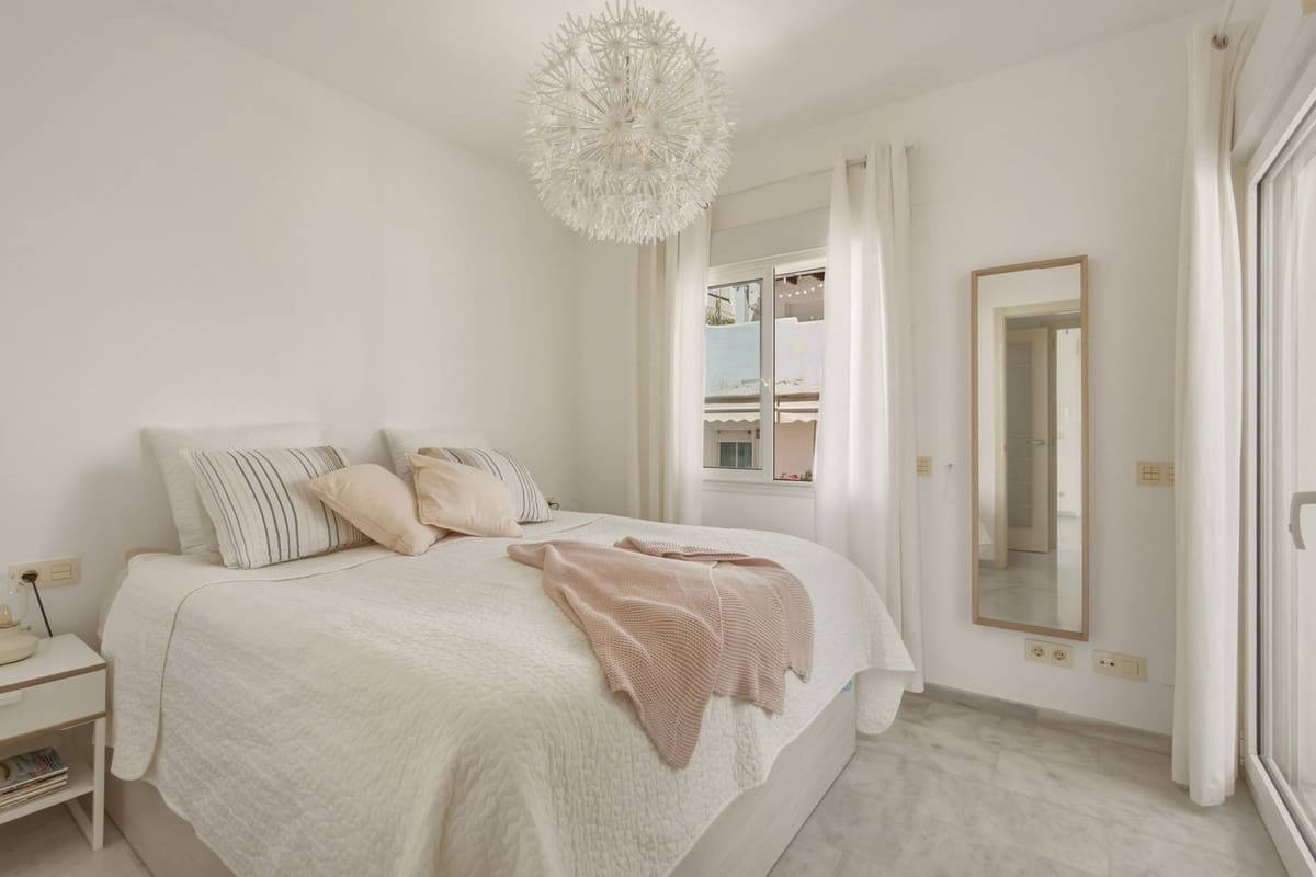 2 chambre Penthouse à vendre à Estepona avec garage - 275 000 € (Ref: 9824312)