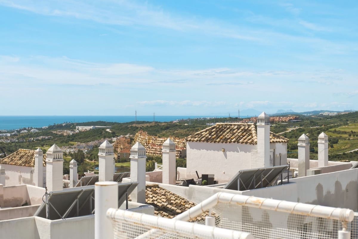 2 chambre Penthouse à vendre à Estepona avec garage - 275 000 € (Ref: 9824312)