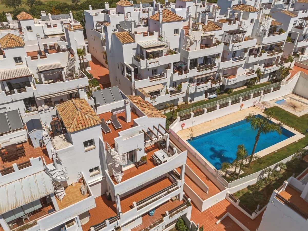 2 chambre Penthouse à vendre à Estepona avec garage - 275 000 € (Ref: 9824312)