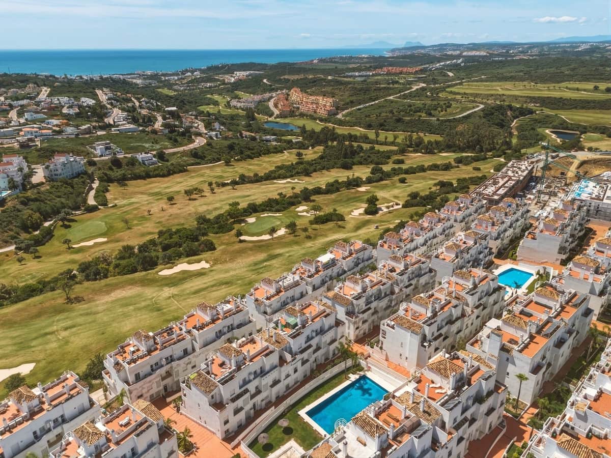 2 chambre Penthouse à vendre à Estepona avec garage - 275 000 € (Ref: 9824312)