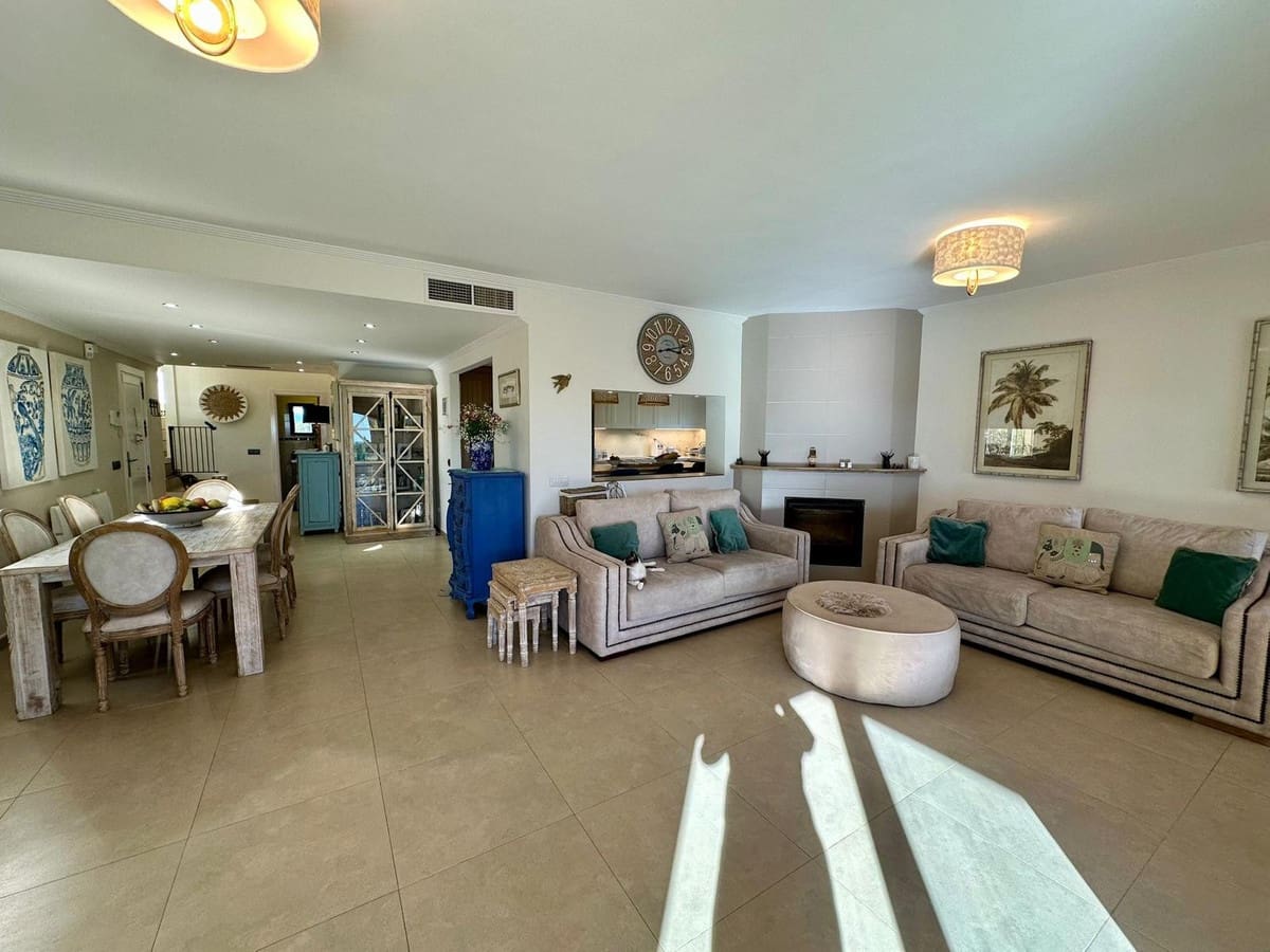 6 Zimmer Villa zu verkaufen in Estepona - 1.550.000 € (Ref: 9824314)