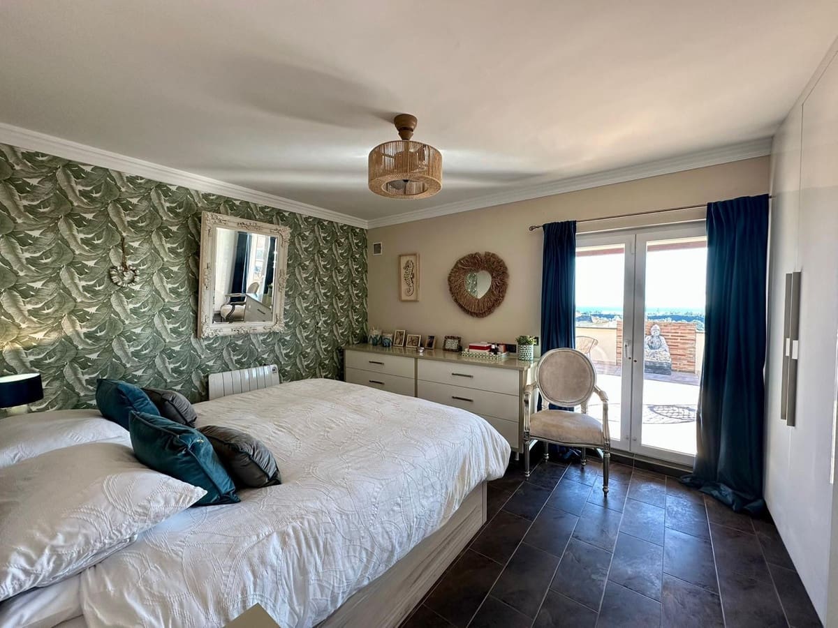 6 Zimmer Villa zu verkaufen in Estepona - 1.550.000 € (Ref: 9824314)