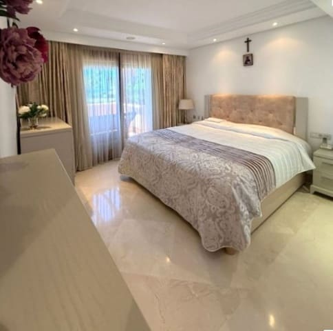 Apartamento de 3 habitaciones en Parque Central, Estepona en venta con garaje - 1.100.000 € (Ref: 9826106)