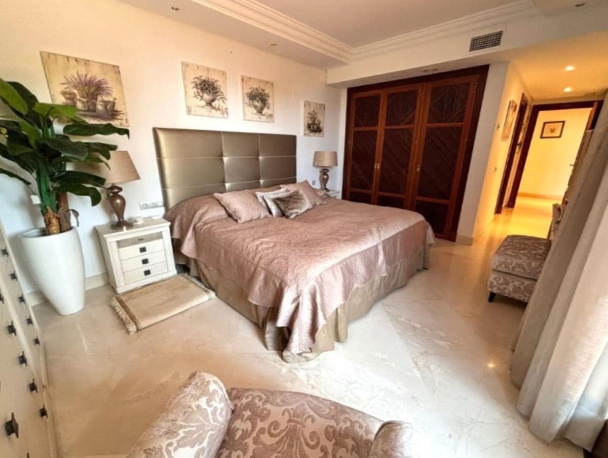 3 soverom Leilighet til salgs i Estepona med garasje - € 1 100 000 (Ref: 9826107)