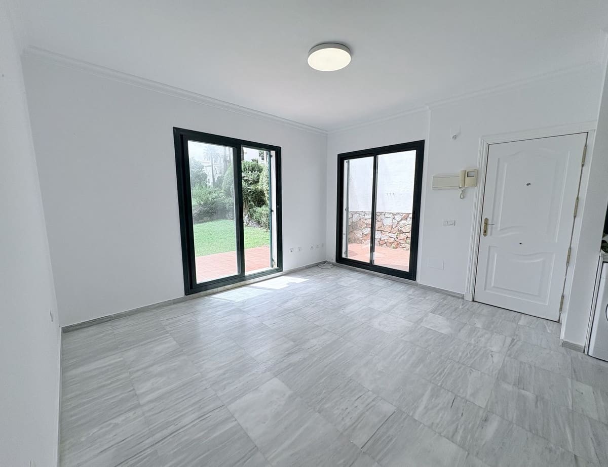 2 bedroom Apartment for sale in Alhaurin el Grande - € 289,000 (Ref: 9826110)