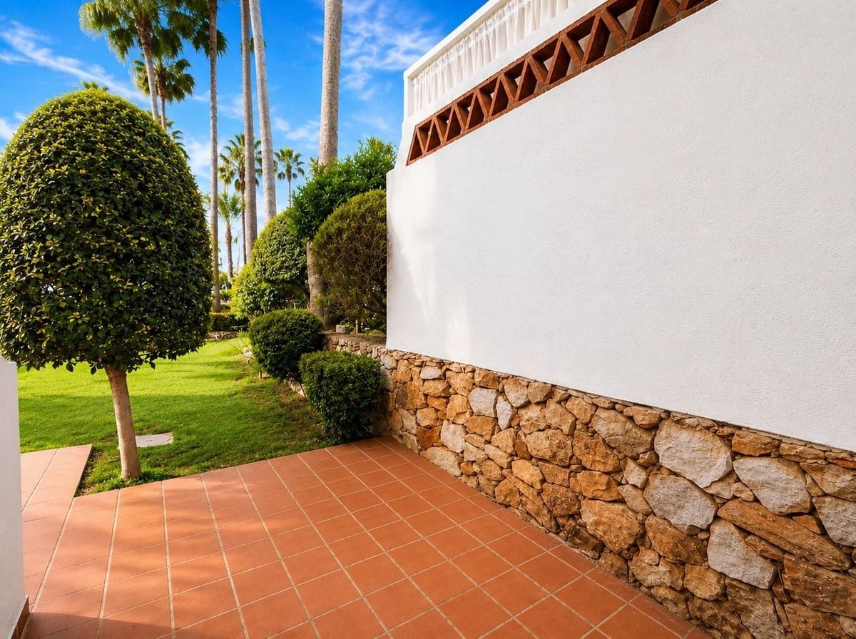 2 bedroom Apartment for sale in Alhaurin el Grande - € 289,000 (Ref: 9826110)