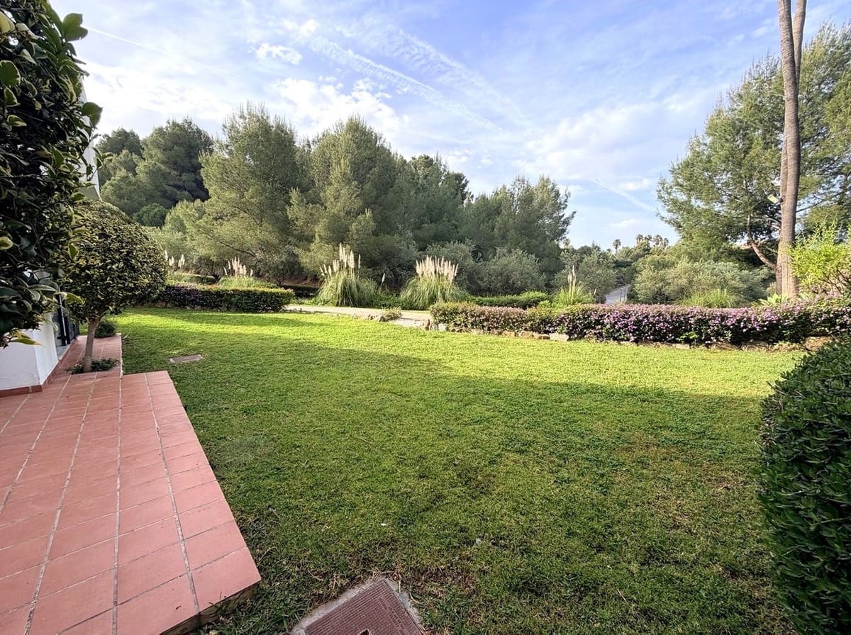 2 bedroom Apartment for sale in Alhaurin el Grande - € 289,000 (Ref: 9826110)