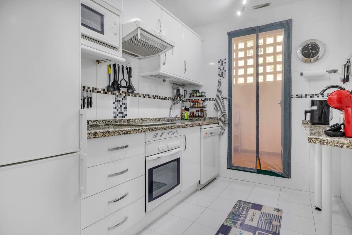 2 soverom Leilighet til salgs i Torrequebrada med garasje - € 365 000 (Ref: 9826111)