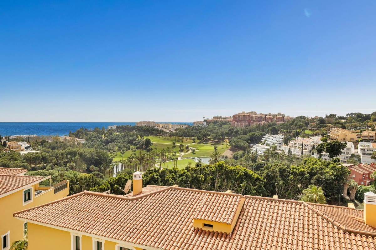 2 soverom Leilighet til salgs i Torrequebrada med garasje - € 365 000 (Ref: 9826111)