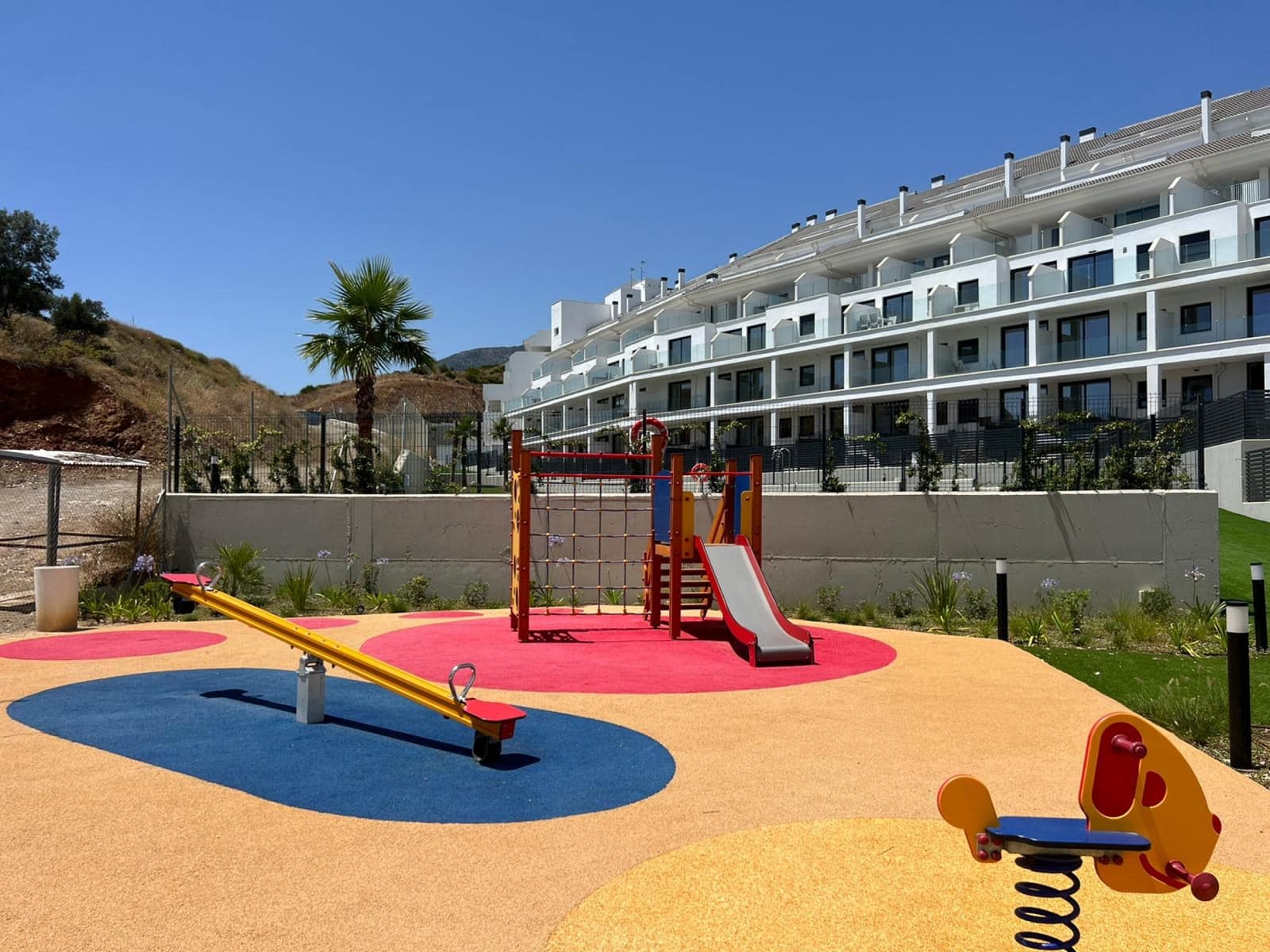 2 slaapkamer Appartement te koop in Fuengirola met garage - € 340.000 (Ref: 9828077)