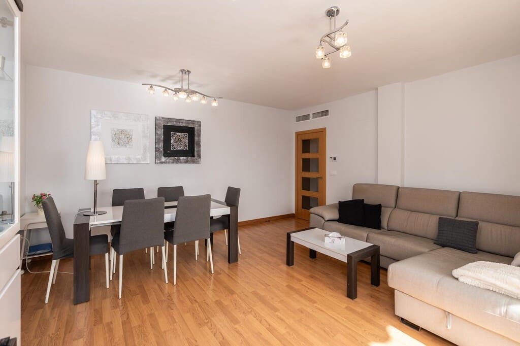 2 bedroom Apartment for sale in Benalmadena with garage - € 420,000 (Ref: 9830428)