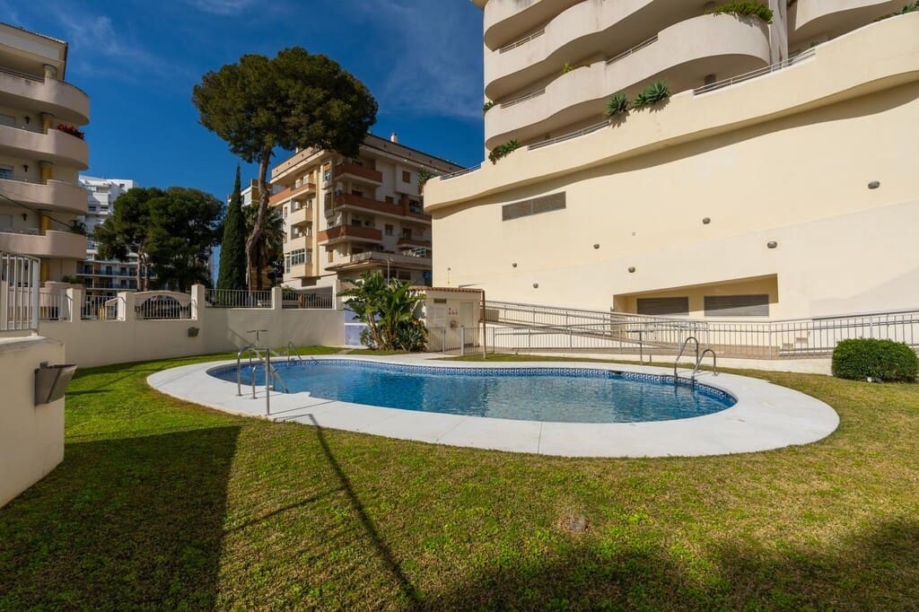 2 bedroom Apartment for sale in Benalmadena with garage - € 420,000 (Ref: 9830428)