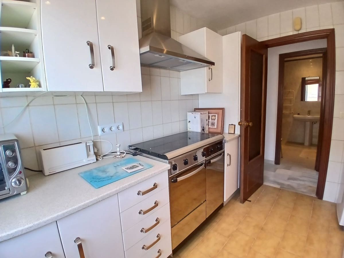 2 slaapkamer Appartement te koop in Fuengirola met garage - € 545.000 (Ref: 9830433)