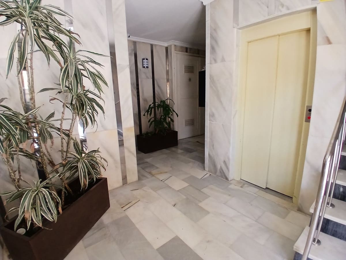 2 slaapkamer Appartement te koop in Fuengirola met garage - € 545.000 (Ref: 9830433)