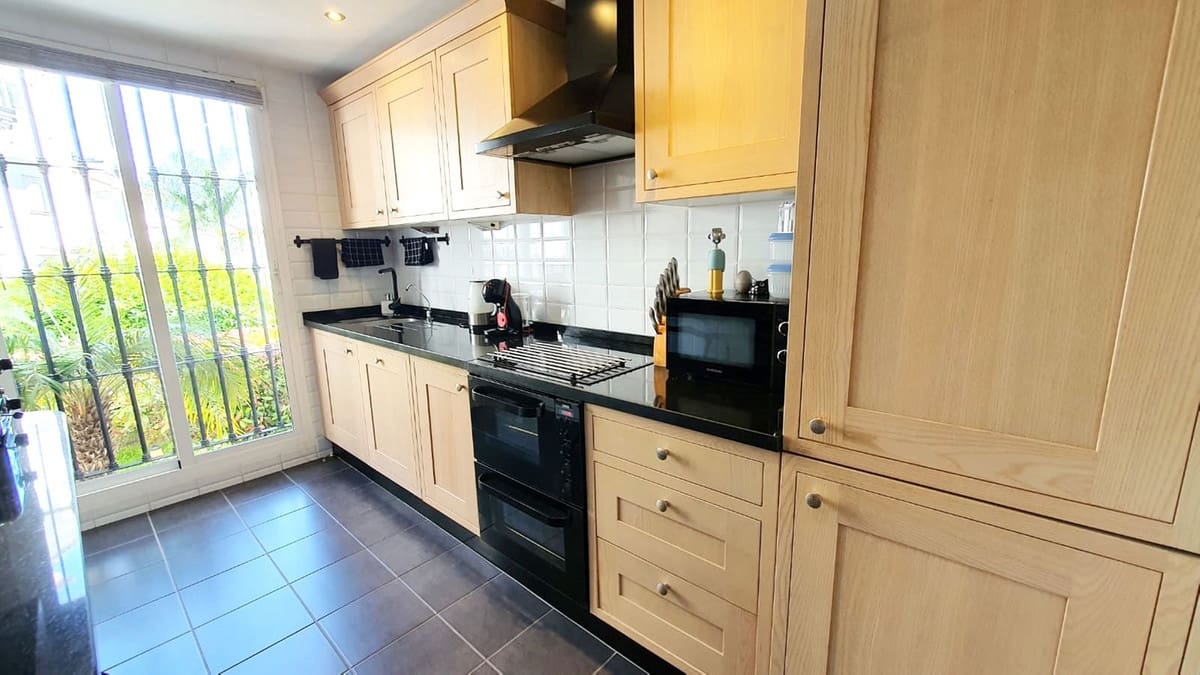 2 soverom Leilighet til salgs i Torrequebrada med garasje - € 399 000 (Ref: 9830435)