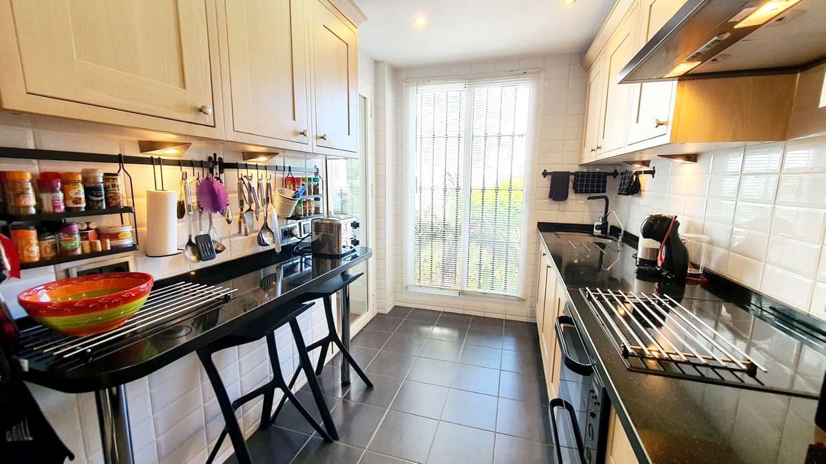 2 soverom Leilighet til salgs i Torrequebrada med garasje - € 399 000 (Ref: 9830435)