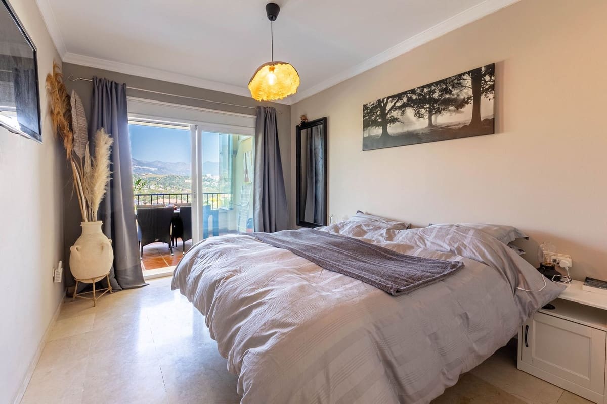 2 soverom Leilighet til salgs i La Cala Hills med garasje - € 325 000 (Ref: 9830437)