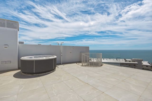 2 chambre Penthouse à vendre à Castillo Sohail, Fuengirola avec garage - 1 200 000 € (Ref: 9833077)