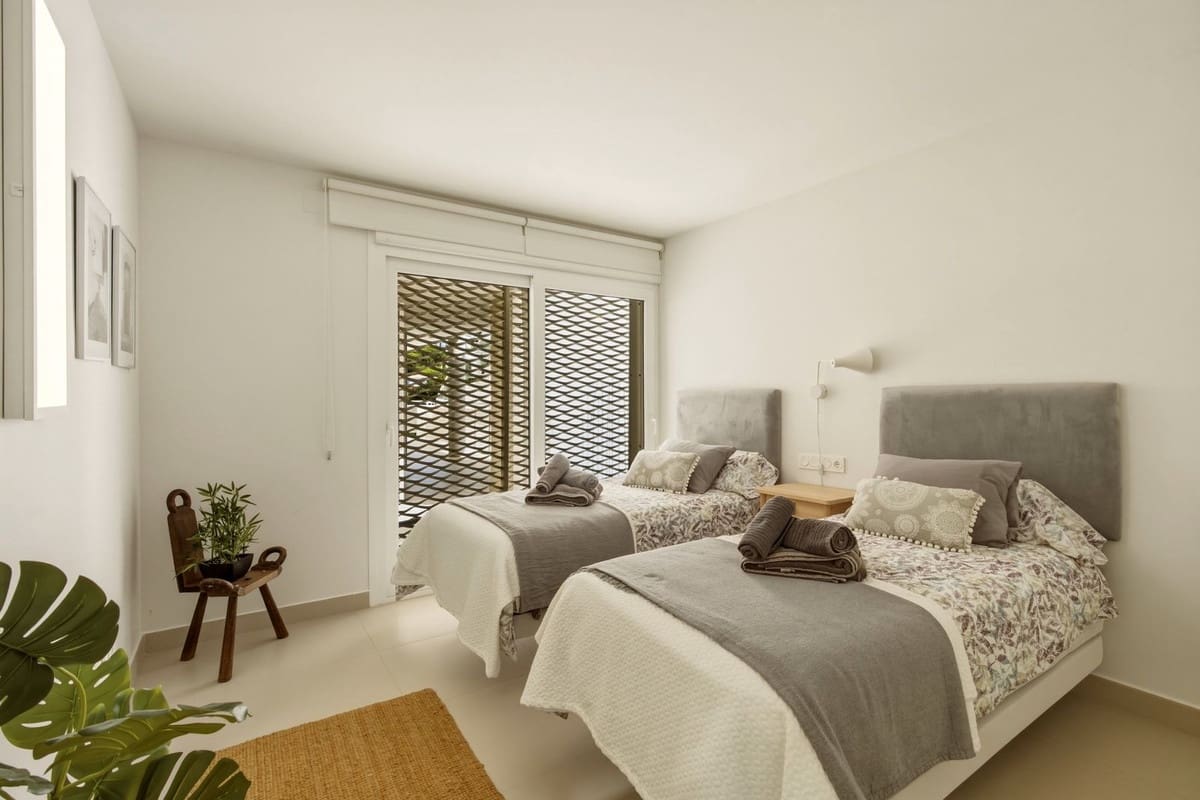 2 bedroom Apartment for sale in Benalmadena with garage - € 700,000 (Ref: 9833078)