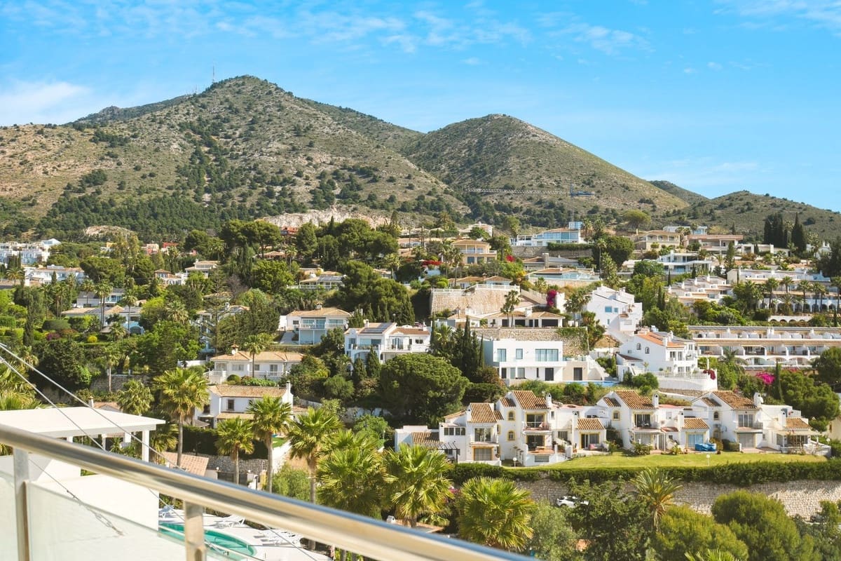 2 bedroom Apartment for sale in Benalmadena with garage - € 700,000 (Ref: 9833078)