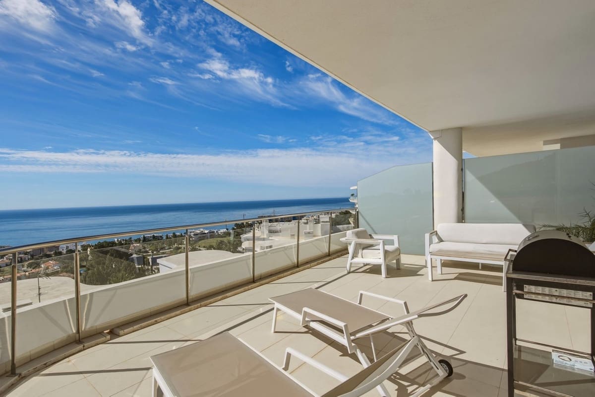 2 bedroom Apartment for sale in Benalmadena with garage - € 700,000 (Ref: 9833078)