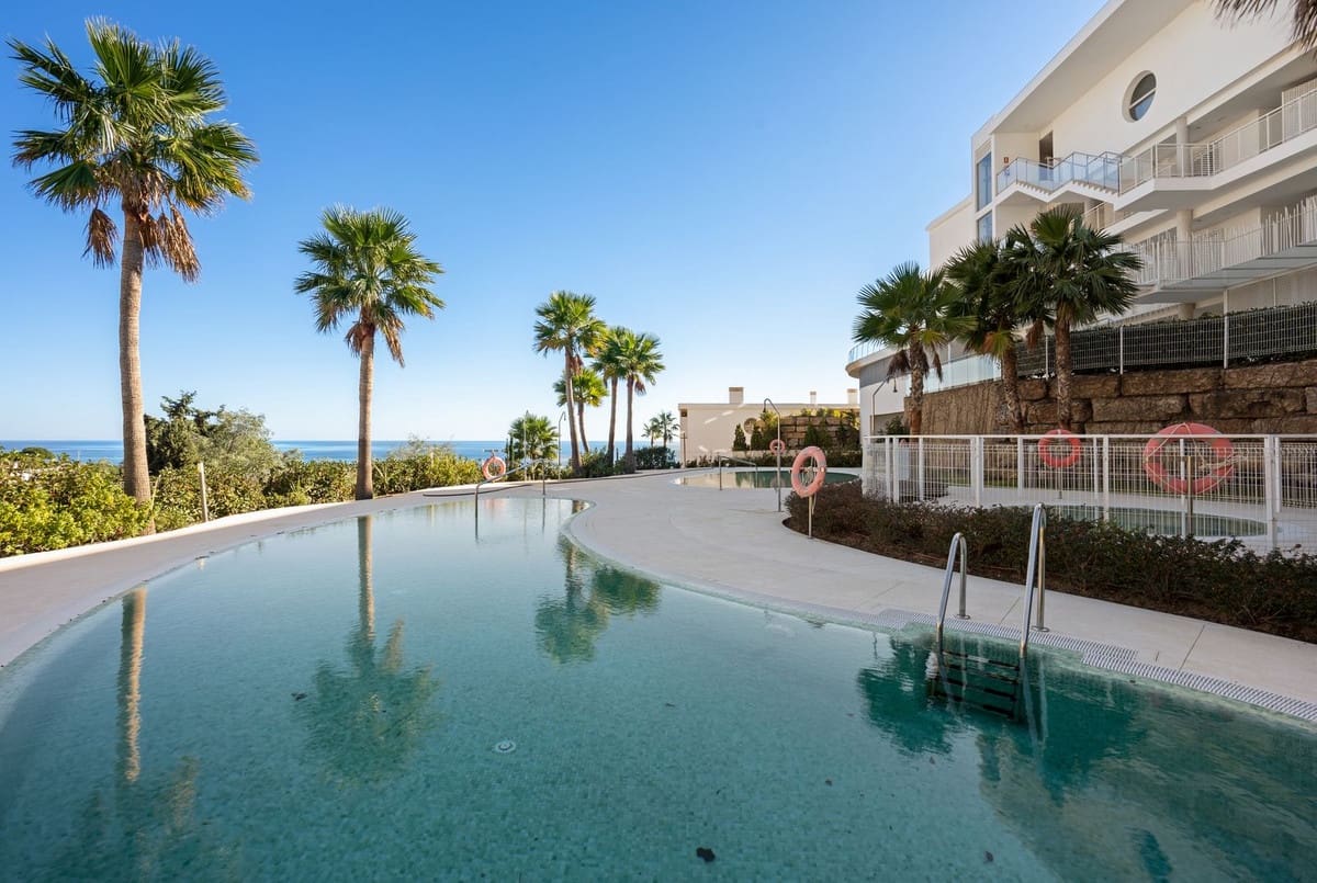 2 bedroom Apartment for sale in Benalmadena with garage - € 700,000 (Ref: 9833078)