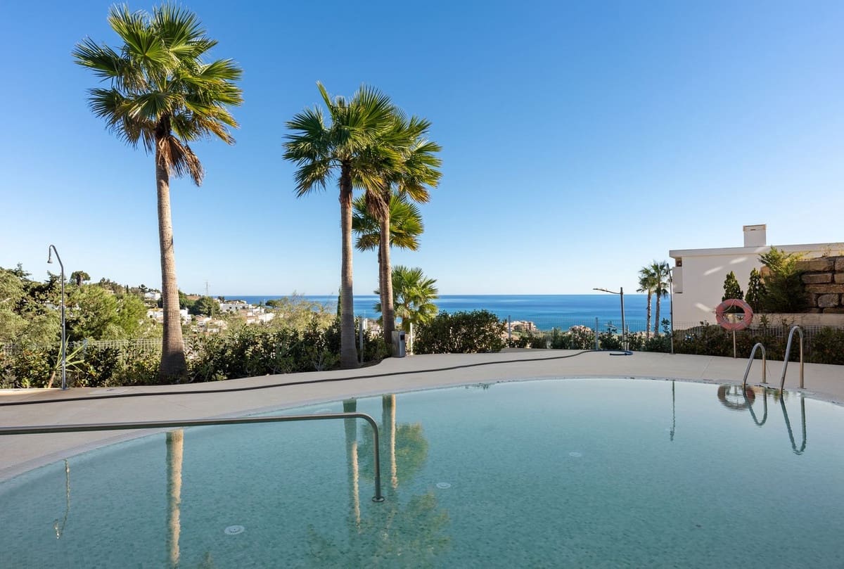 2 bedroom Apartment for sale in Benalmadena with garage - € 700,000 (Ref: 9833078)