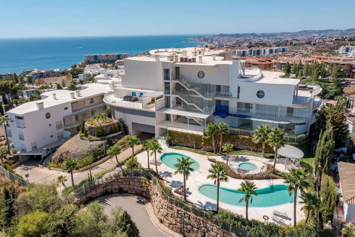 2 bedroom Apartment for sale in Benalmadena with garage - € 700,000 (Ref: 9833078)