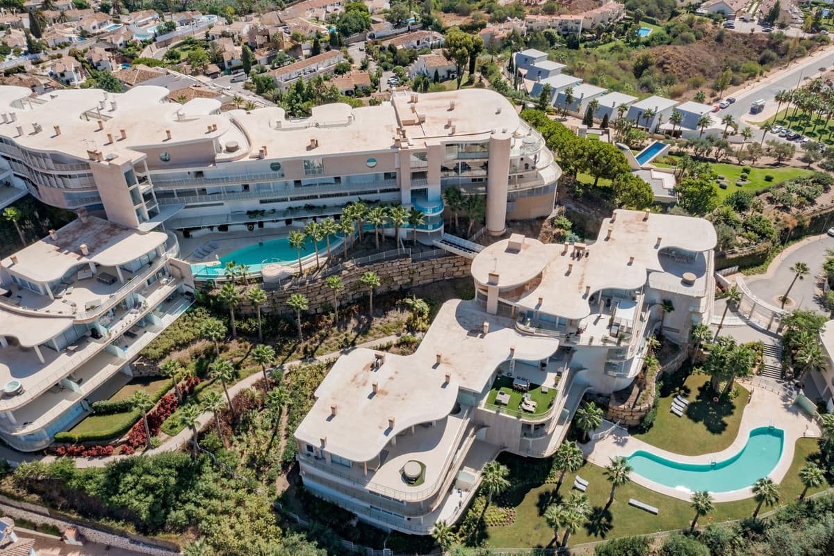 2 bedroom Apartment for sale in Benalmadena with garage - € 700,000 (Ref: 9833078)