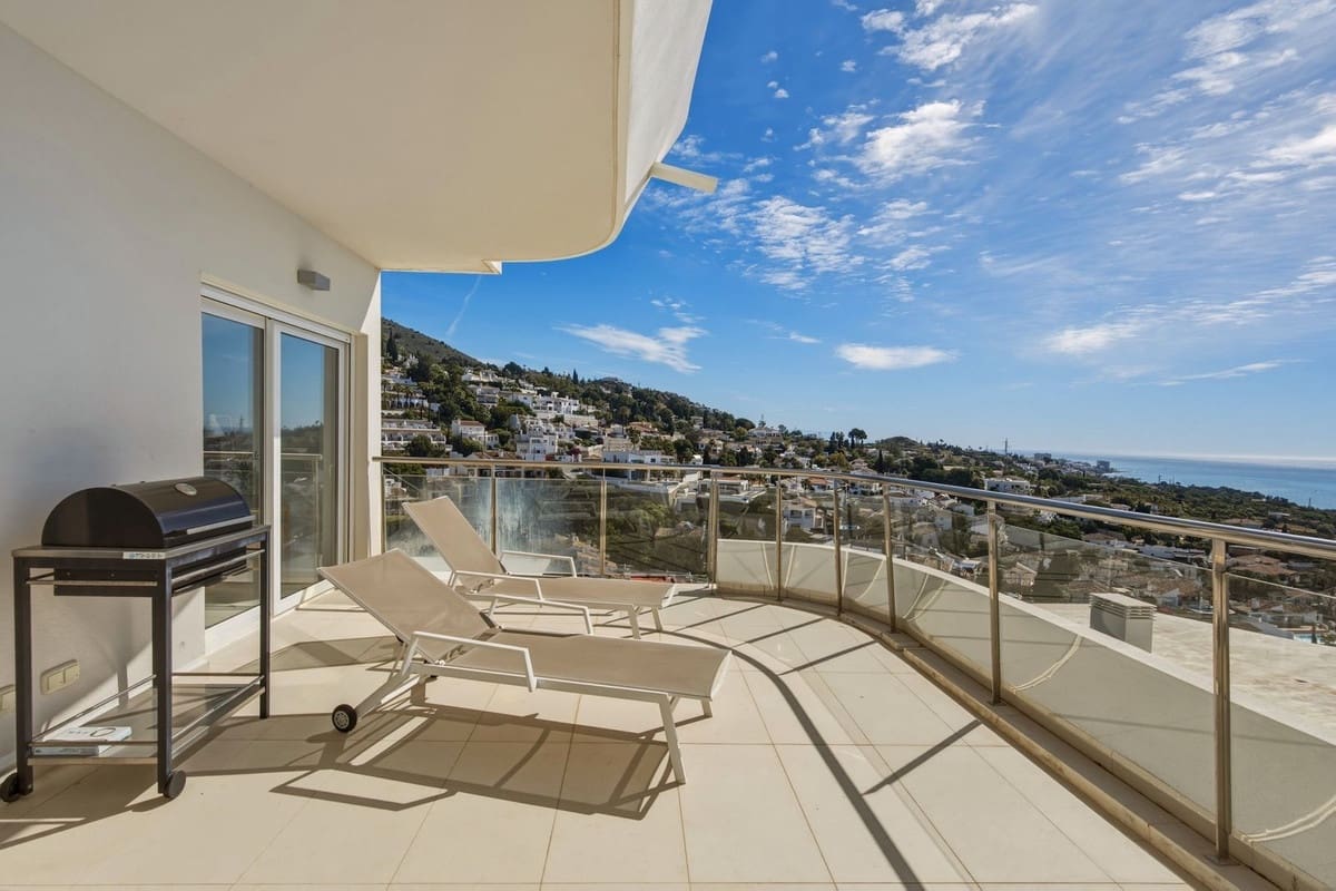 2 bedroom Apartment for sale in Benalmadena with garage - € 700,000 (Ref: 9833078)