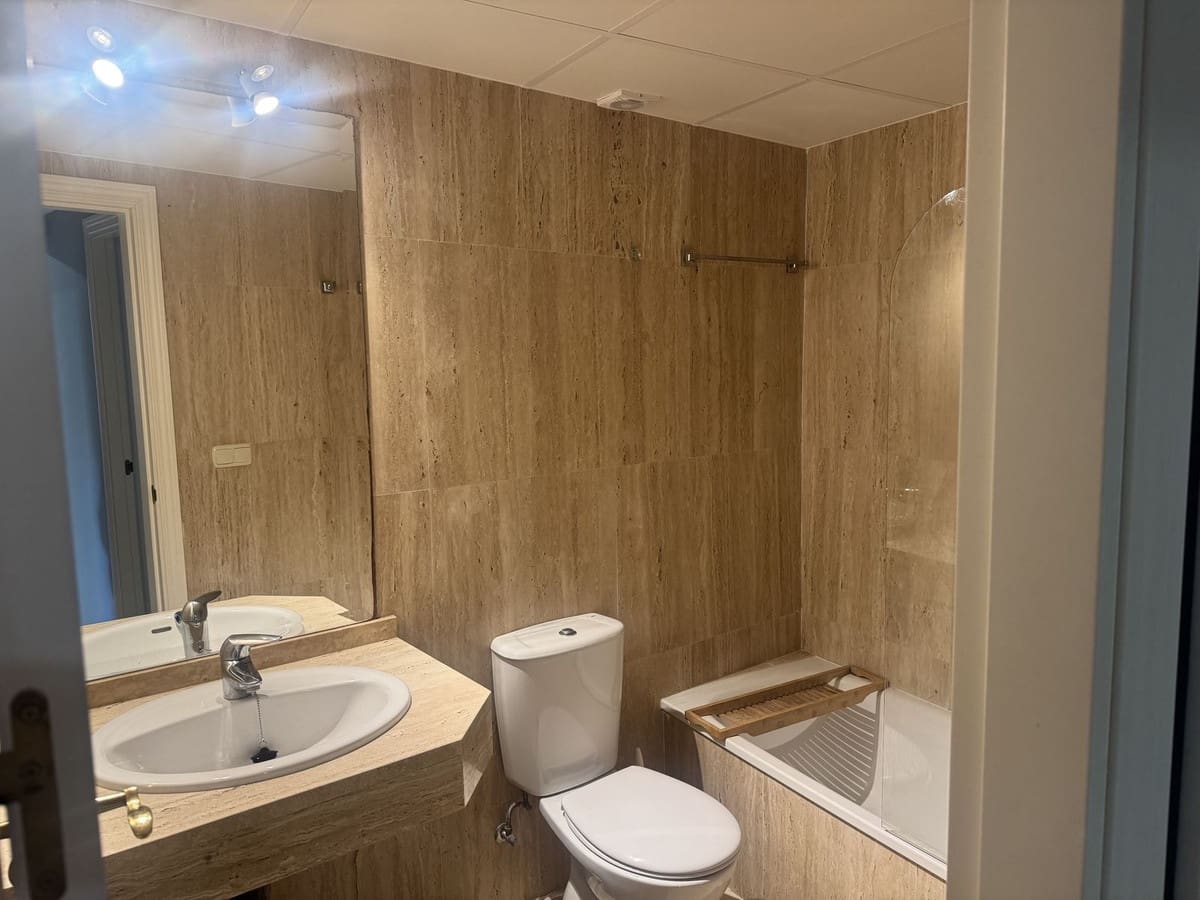 2 bedroom Apartment for sale in Elviria with garage - € 420,000 (Ref: 9833080)