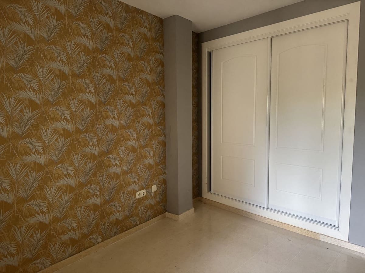 2 bedroom Apartment for sale in Elviria with garage - € 420,000 (Ref: 9833080)