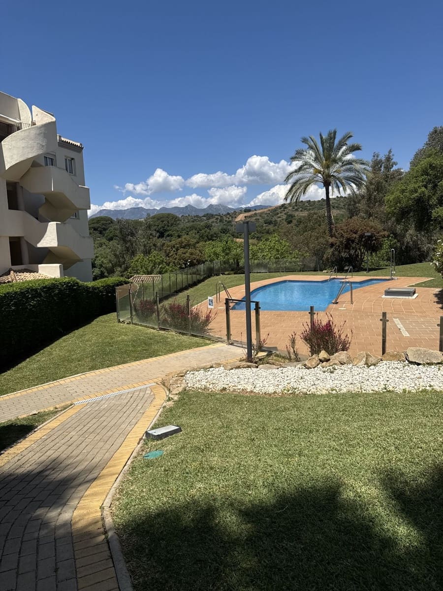 2 bedroom Apartment for sale in Elviria with garage - € 420,000 (Ref: 9833080)