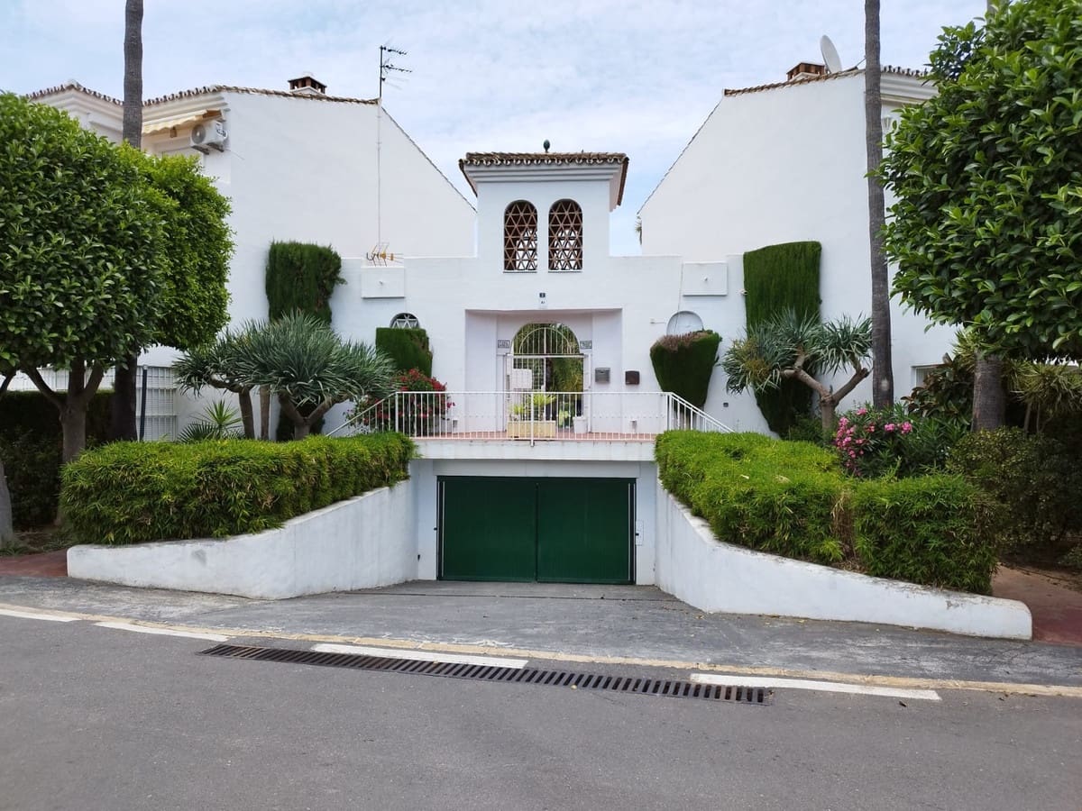 2 bedroom Apartment for sale in Mijas Golf - € 355,000 (Ref: 9833081)